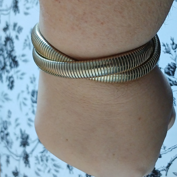 Elegant Vintage Goldtone Stretch Coil Wrap Bracelet - Picture 7 of 10